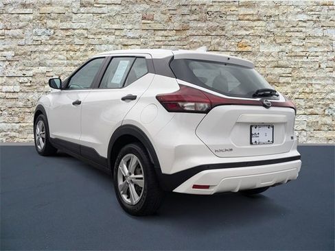 Used 2022 Nissan Kicks S image 4