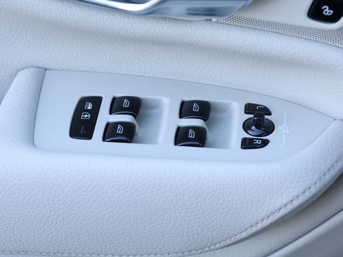 Used 2022 Volvo XC90 T6 Momentum w/ Advanced Package image 14