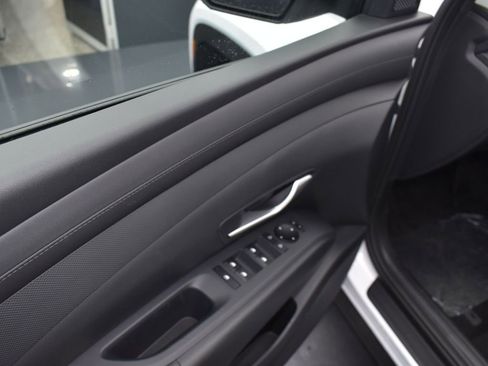Used 2025 Hyundai Tucson SE image 12