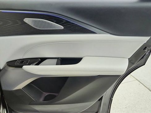 Used 2025 Cadillac Lyriq Luxury image 28