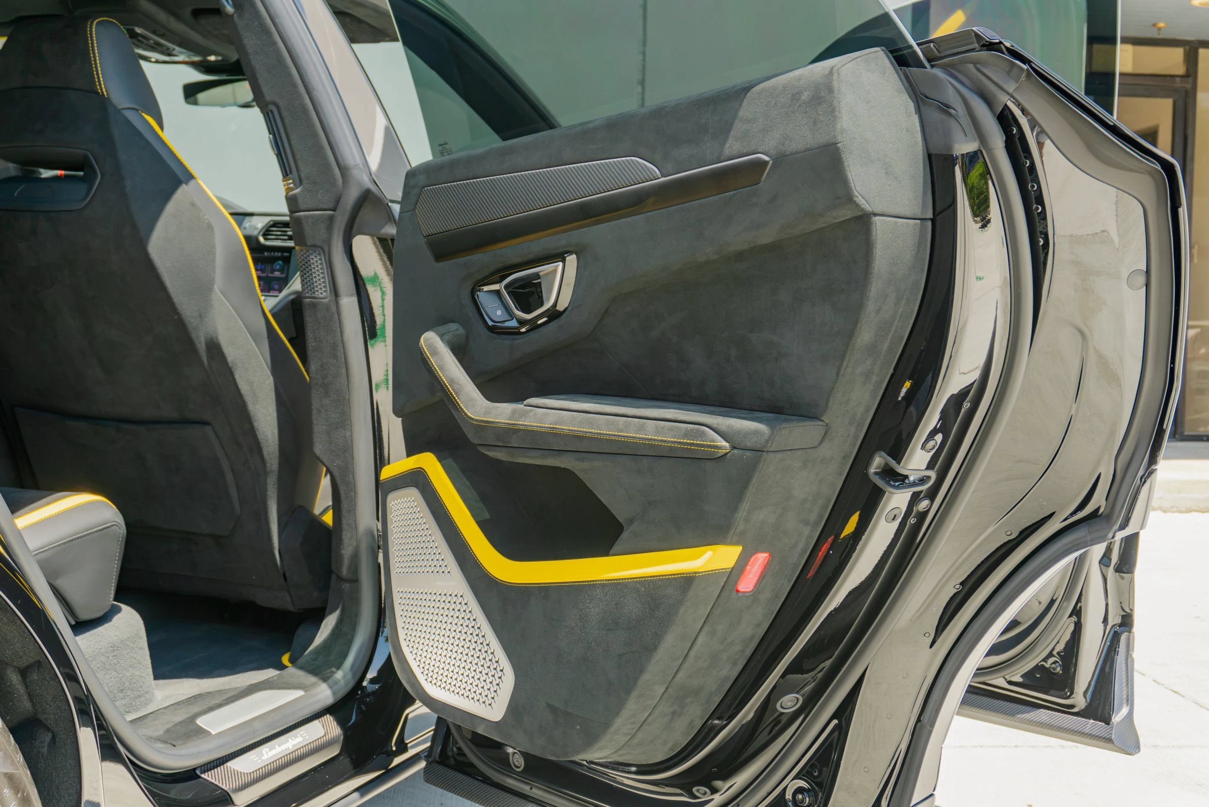 Used 2024 Lamborghini Urus Performante AWD/4WD image 60