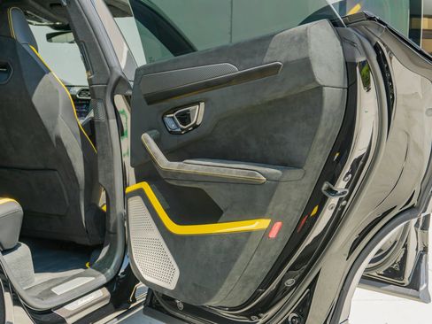 Used 2024 Lamborghini Urus Performante AWD/4WD image 60