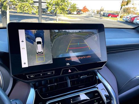 Used 2024 Toyota Venza Limited image 26