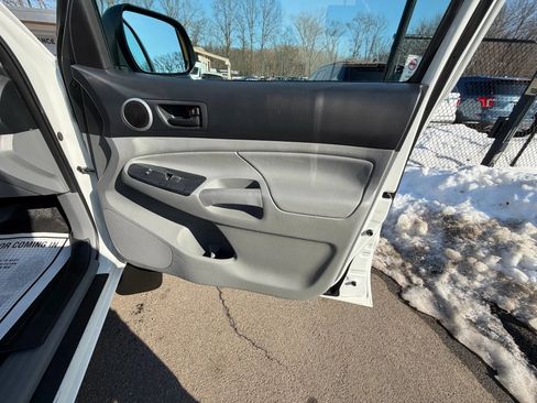 Used 2014 Toyota Tacoma 4x4 Access Cab V6 w/ TRD Sport Package image 14
