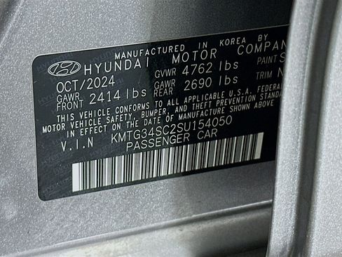 Used 2025 Genesis G70 2.5T image 12