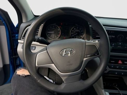 Used 2018 Hyundai Elantra SE FWD image 18