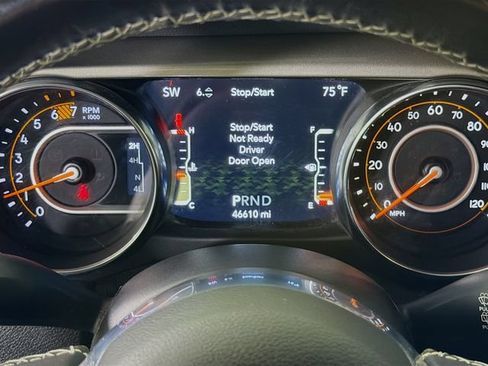 Used 2019 Jeep Wrangler Unlimited Sahara AWD/4WD image 13