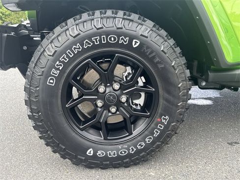 New 2025 Jeep Gladiator Willys image 17