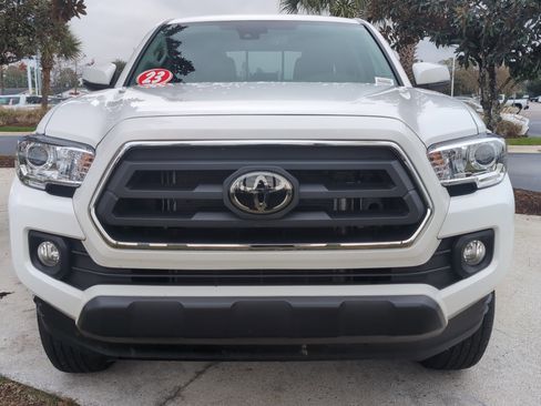 Certified 2023 Toyota Tacoma SR5 image 3