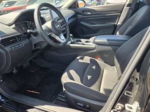 Used 2025 Nissan Altima 2.5 SV FWD image 10