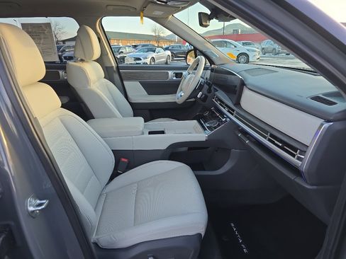 Used 2025 Hyundai Santa Fe Limited image 27