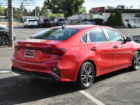 Used 2023 Kia Forte LXS w/ LXS Technology Package image 8