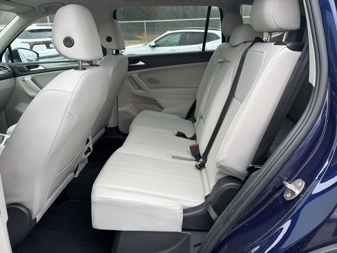 Used 2023 Volkswagen Tiguan SE w/ Panoramic Sunroof Package image 26