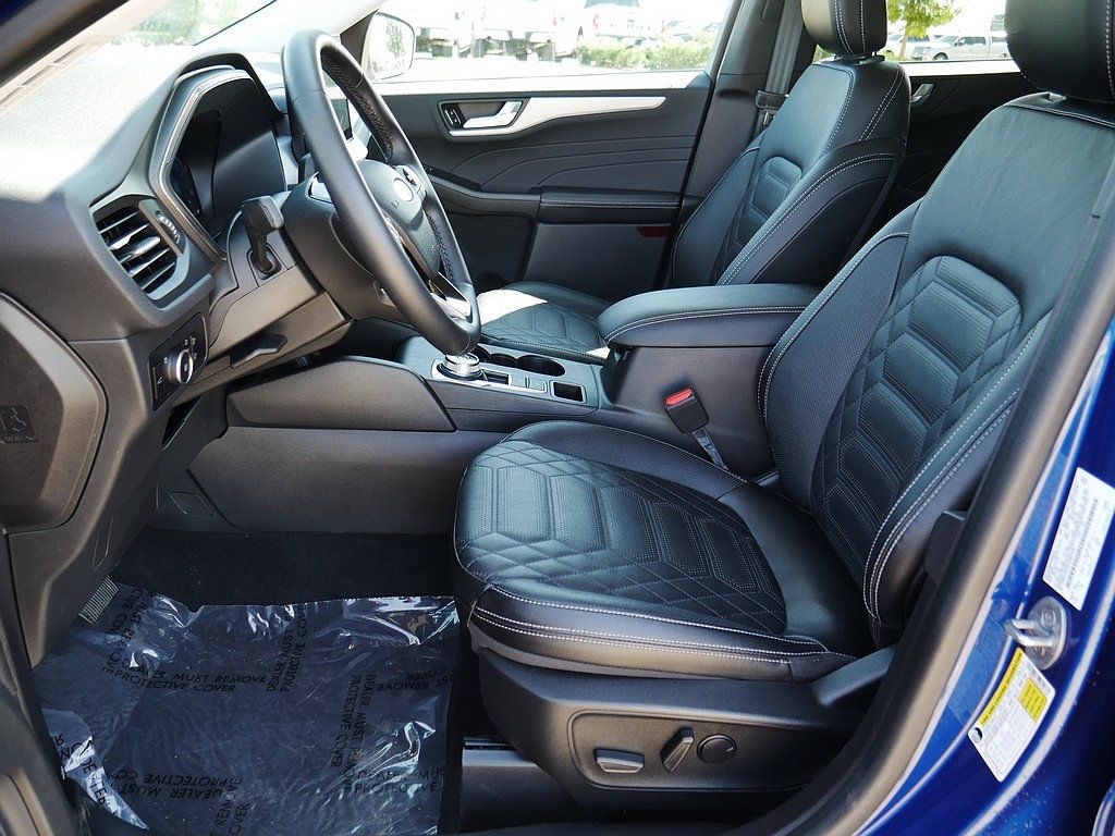 Used 2023 Ford Escape Platinum w/ Premium Technology Package AWD/4WD image 10