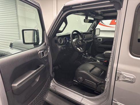 Used 2018 Jeep Wrangler Unlimited Sahara image 5