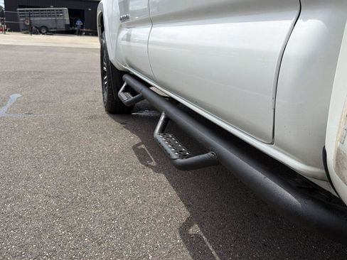 Used 2020 Toyota Tacoma TRD Sport AWD/4WD image 21