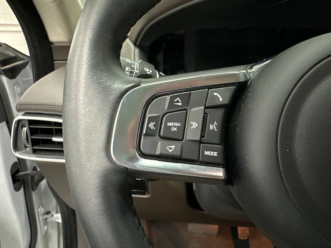 Used 2020 Jaguar F-PACE Prestige AWD/4WD image 12