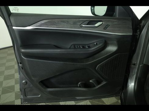 Used 2024 Jeep Grand Cherokee L Limited w/ Luxury Tech Group II image 26