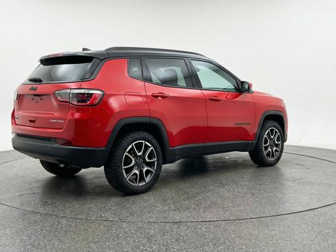 Used 2025 Jeep Compass Trailhawk image 9