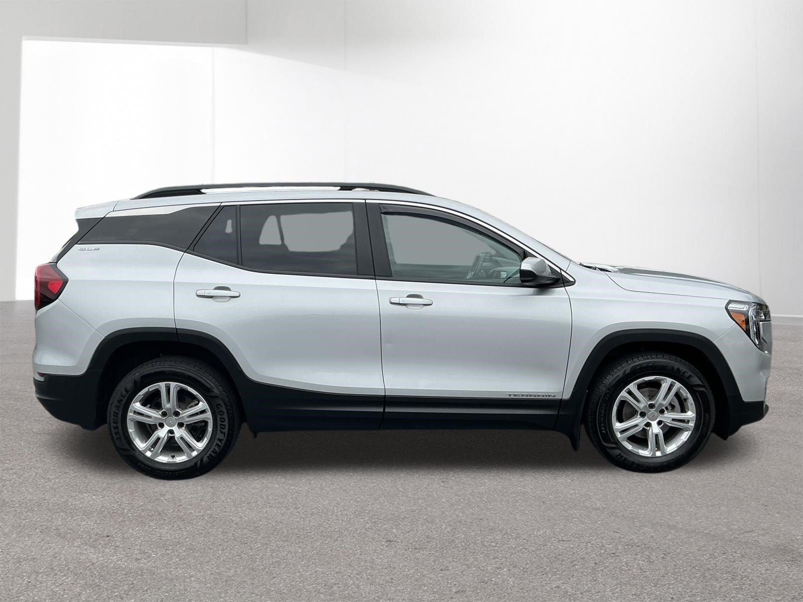 Used 2022 GMC Terrain SLE w/ Driver Convenience Package AWD/4WD image 2