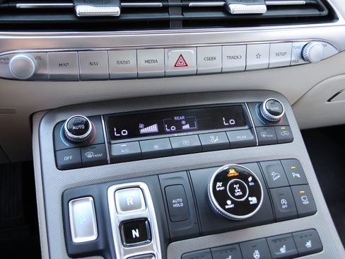 Used 2020 Hyundai Palisade Limited w/ Winter Weather Package AWD/4WD image 27
