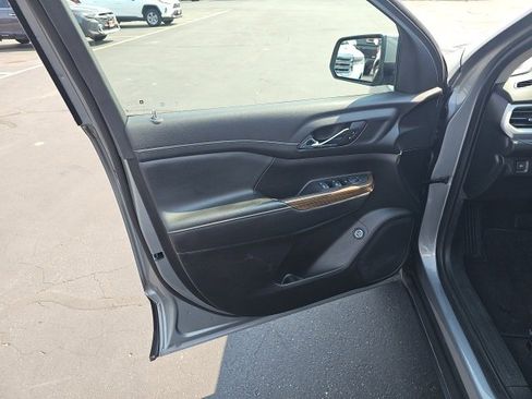 Used 2023 GMC Acadia SLE w/ Driver Convenience Package image 28