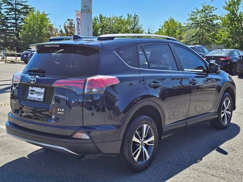 Used 2018 Toyota RAV4 XLE AWD/4WD image 5