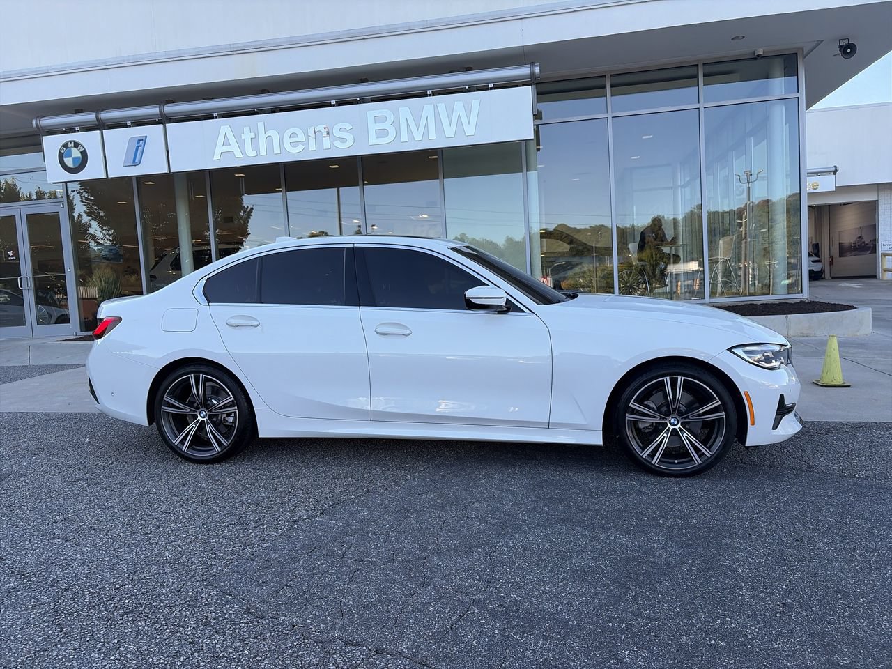 Used 2021 BMW 330i Sedan w/ Premium Package RWD image 9