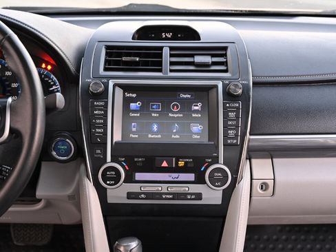 Used 2012 Toyota Camry XLE w/ Leather Pkg image 19