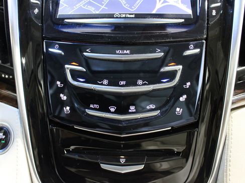 Used 2016 Cadillac Escalade Luxury AWD/4WD image 18