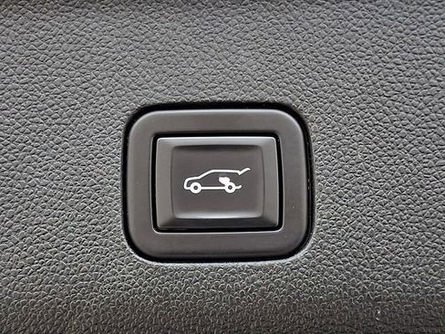 Used 2021 Chevrolet Tahoe Z71 w/ Z71 Signature Package image 30