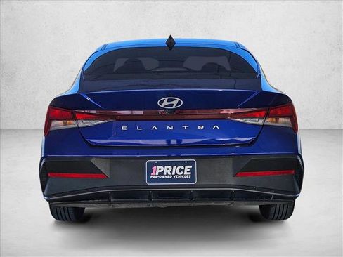 Used 2024 Hyundai Elantra SEL image 6