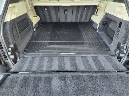 New 2025 Land Rover Range Rover Long Wheelbase SE image 33