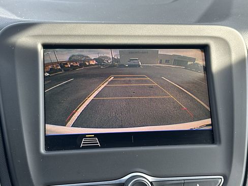 Used 2021 Chevrolet Equinox LT image 27