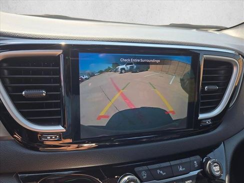 Used 2025 Chrysler Pacifica Select FWD image 14