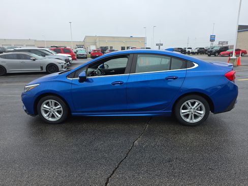 Used 2017 Chevrolet Cruze LT w/ Sun And Sound Package image 6