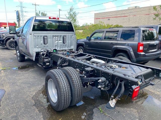 New 2026 GMC Sierra 3500 SLE w/ SLE Convenience Package AWD/4WD image 2