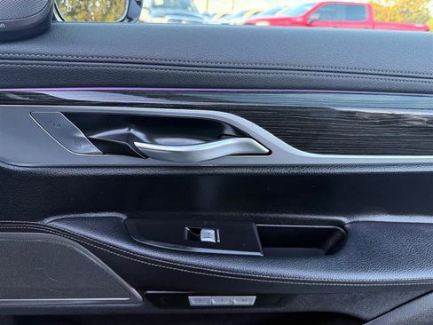 Used 2018 BMW 750i xDrive image 15