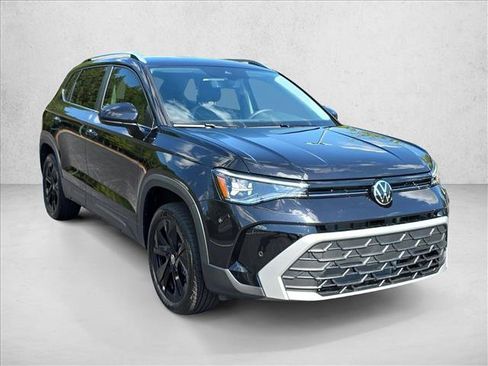 New 2026 Volkswagen Taos SE FWD image 11