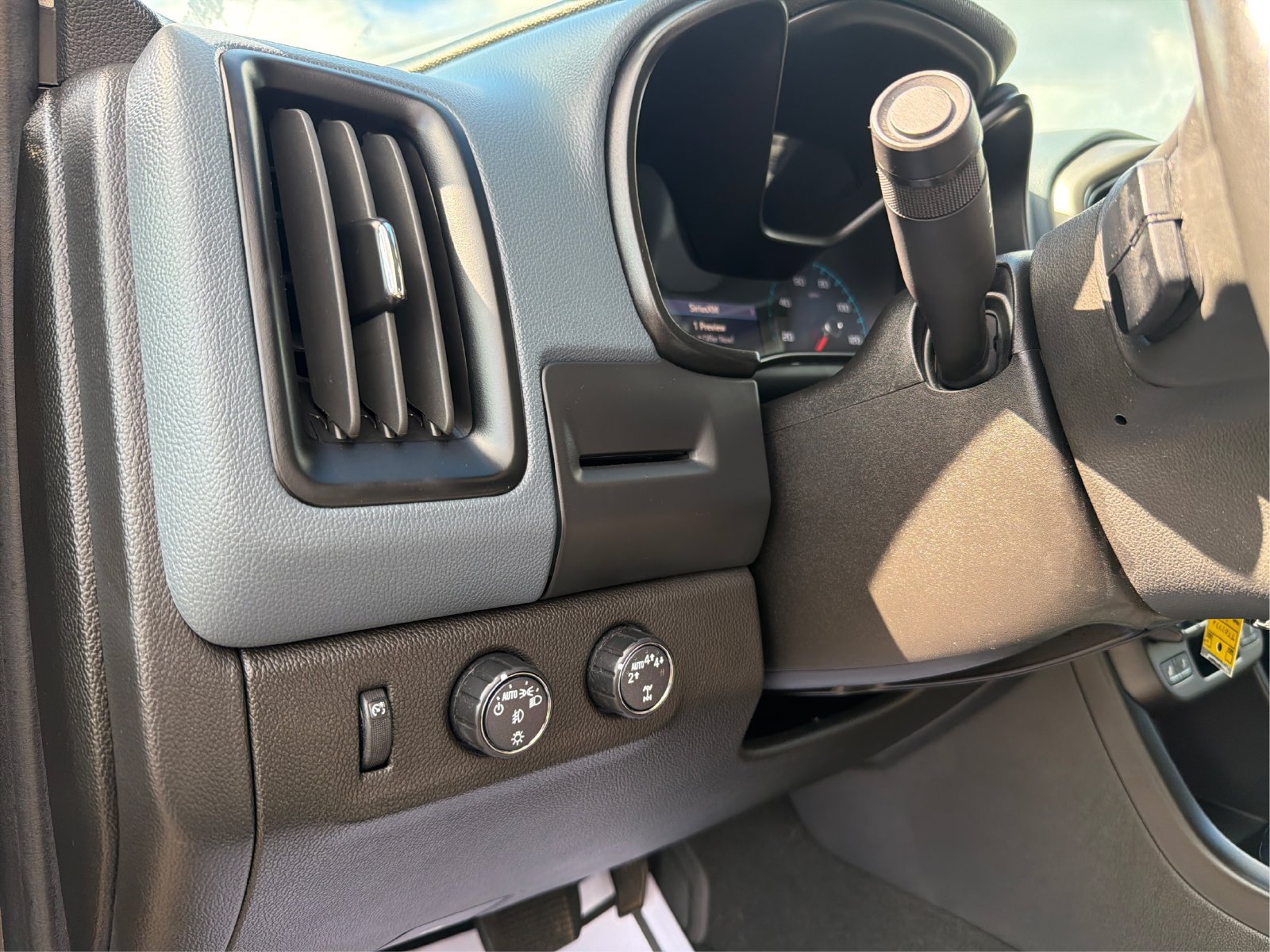 Used 2022 Chevrolet Colorado Z71 w/ Safety Package AWD/4WD image 19