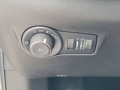 Used 2022 Jeep Compass Trailhawk w/ Trailhawk Convenience Group AWD/4WD image 30