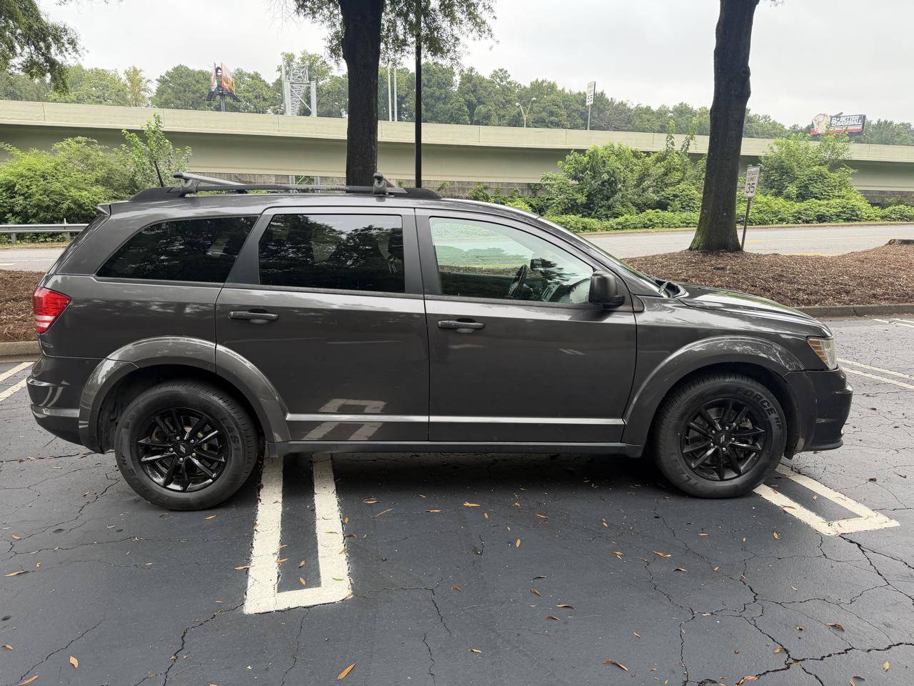 Used 2020 Dodge Journey SE w/ Blacktop Package FWD image 4