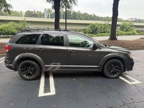 Used 2020 Dodge Journey SE w/ Blacktop Package FWD image 4