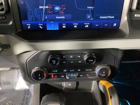 Used 2022 Ford Bronco Badlands image 23