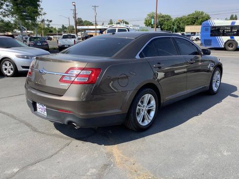 Used 2016 Ford Taurus SE FWD image 11