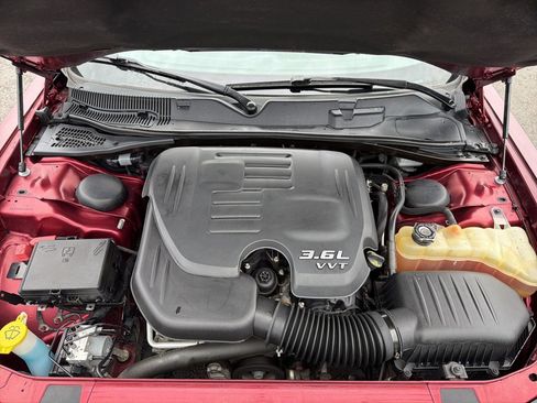 Used 2018 Dodge Challenger SXT image 10