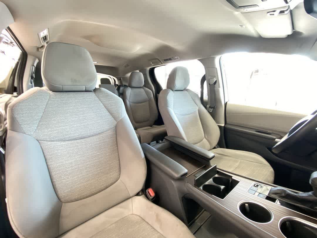 Used 2023 Toyota Sienna LE AWD/4WD image 26