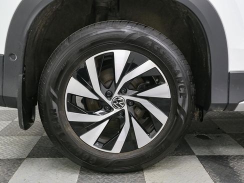 Used 2025 Volkswagen Tiguan S image 17