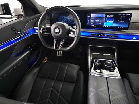 Used 2024 BMW 760i xDrive w/ Premium Package 2 AWD/4WD image 18