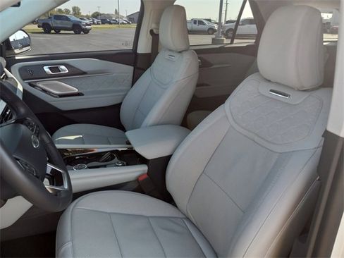 Used 2025 Ford Explorer Platinum w/ Ultimate Package image 14